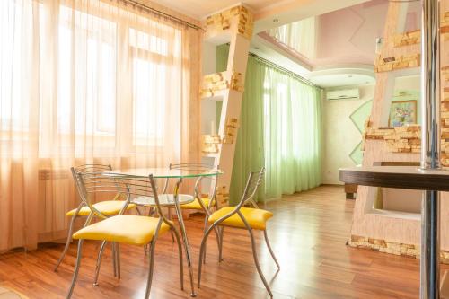 Pozniaky Apartamento | Big studio apartment near River Mall