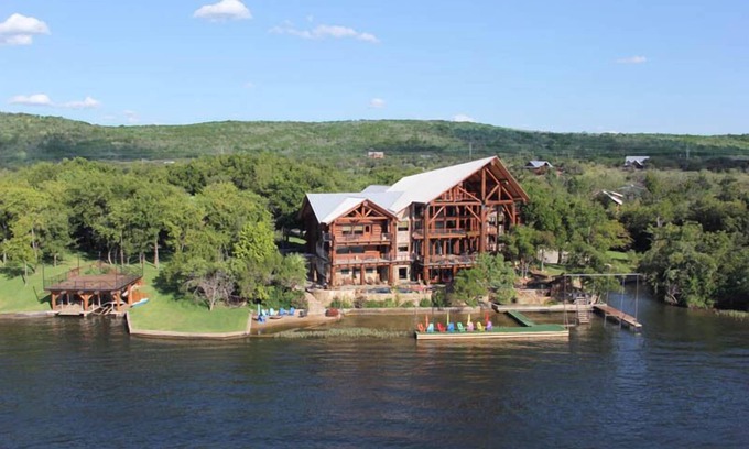 Marble Falls Cabina | Big Timber Lodge: Your Ultimate Lakeside Escape!
