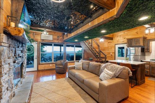 Bryant Casa | Big Time Hill Cabin with an indoor pool hot tub & great views