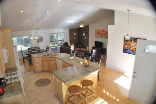 Groveland Casa | Big Tom's Cabin by Yosemite, lake and trails
