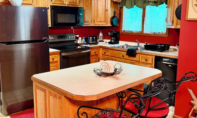 Delphia Casa | Big Tree Lodge- Near Leatherwood Off Road Park! 4 Bedrooms and 2 baths!