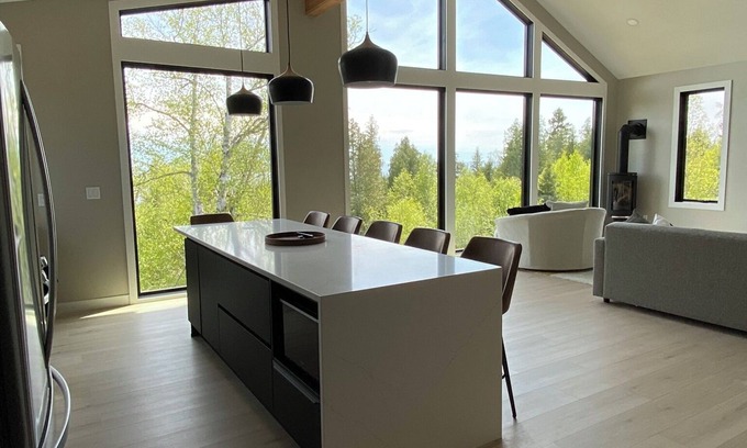 Lutsen Cabina | Big views of Lake Superior await you in this two bedroom, two bath cabin!