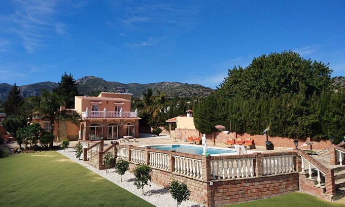 Churriana Villa | Villa + piscina climatizada privada + jacuzzi + gran vista al mar + barbacoa, Málaga, Costa del Sol