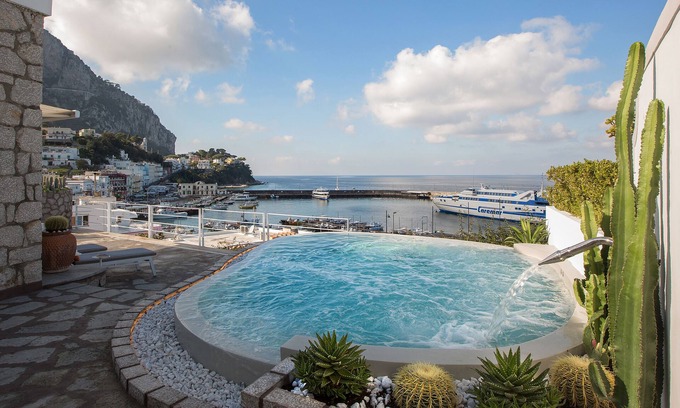 Marina Grande Villa | BIG VILLA CON INCREÍBLE TERRAZA INFINITY JACUZZI PISCINA 10 MIN DE "PIAZZETTA"