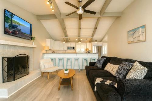 Mayhew Casa | Big Water View Lake Home in Mooresville, North Carolina