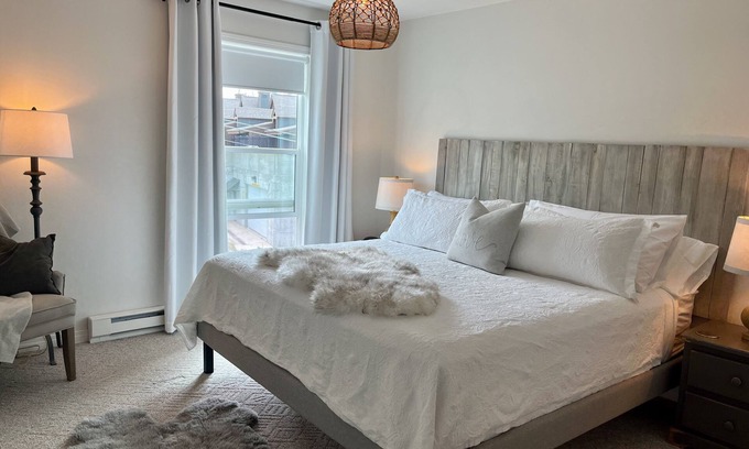 Big White Ski Resort Condominio | Big White condo Ski-In/ Out, Family Friendly sleeps 4
