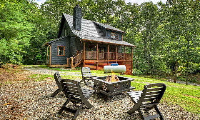 Morganton Cabina | Bigfoot's Solitude | Game Room | Outdoor Firepit | Grill