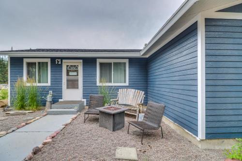 Bigfork Casa | Bigfork Cottage with Hot Tub about 6 Mi to Flathead Lake