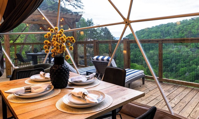 Pikeville Cabina | Biggest Deck! Beautiful Dome
