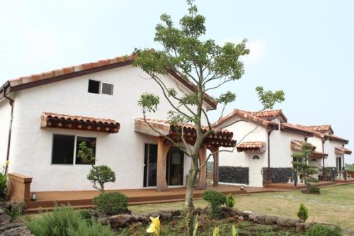 Pyeongdae-ri Casa | Bijarim Midam Pension