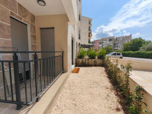 Herceg Novi Apartamento | Bijela,dvosoban stan,sa dvoristem