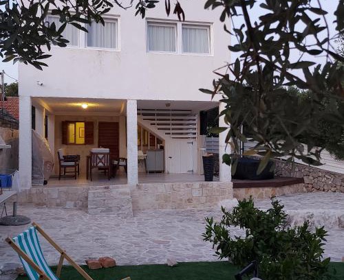 Drvenik Mali Casa | Bijela kuča