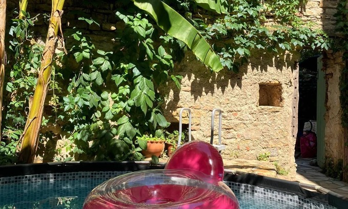 Saint-Antonin Noble Val Casa | Casa de Pueblo Bijou Con Piscina Climatizada En Tranquil Courtyard Gardens