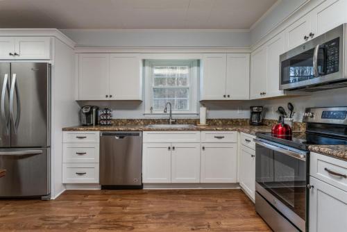Brevard Casa | Bike Path Getaway in Town
