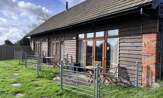 Newport Cabaña | Bike Shed - Beautiful 1-bed Cottage in Shorwell