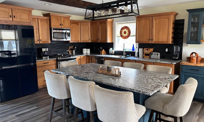 South Hero Casa | Biker's Paradise!! 4 bedroom home in Champlain Islands near bike path and lake