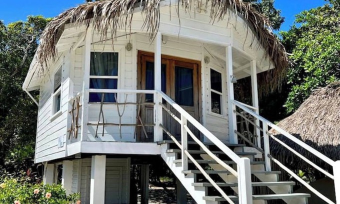 Fuerte George Casa | Bikini Cabana on Azura Beach Placencia WiFi & A/C