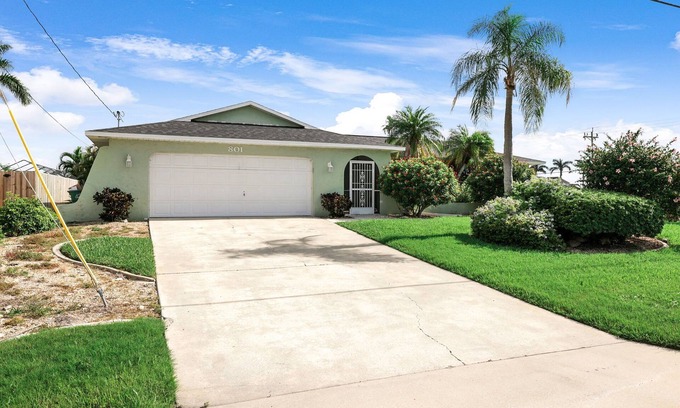 Pelican Casa | Billiards and Poolside Bliss Centrally located in SE Cape Coral, Pet Friendly!