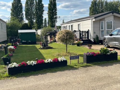 Great Houghton Casa | Billing Aquadrome Holiday Park