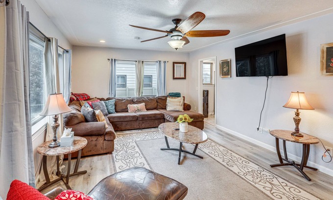 Billings Casa | Billings Home w/ Trampoline, Gas Grill & Fire Pit!