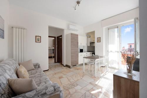 Varazze Apartamento | Bilocale Corosu con 2 balconi