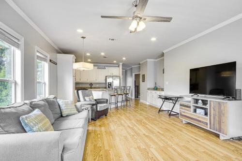 Biloxi Apartamento | Biloxi Condo with Community Pool about Half-Mi to Beach!