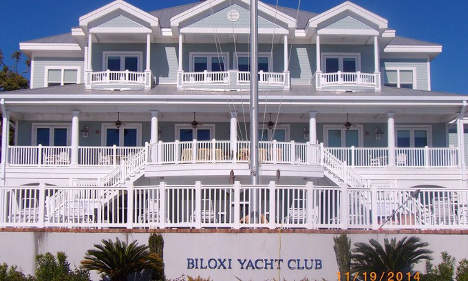 Biloxi Casa | HERMOSA área elevada del centro de Biloxi - VISTA AL GOLFO desde su porche