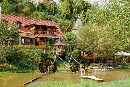 Kamenets-Podol'skiy Hotel | Bilya Richky Hotel