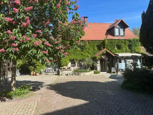 Kuhnhausen Casa | BIO Kastanienhof Erfurt - Appartements und ayurvedische Jurten