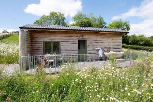 Caersws Casa | Birch Banc Retreats - Glyn-Haul, New Enc Decking