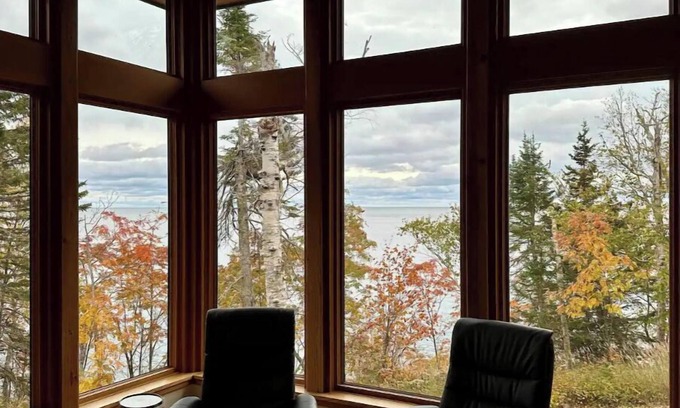 Tofte Cabina | Birch Bluffs, modern eco friendly house, 5 minutes from Lutsen Mountain.