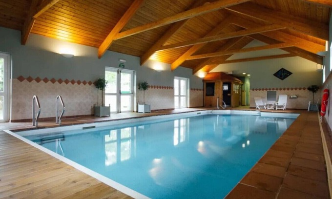 Haverfordwest Apartamento | Converted Stone Cottage with indoor swimming pool