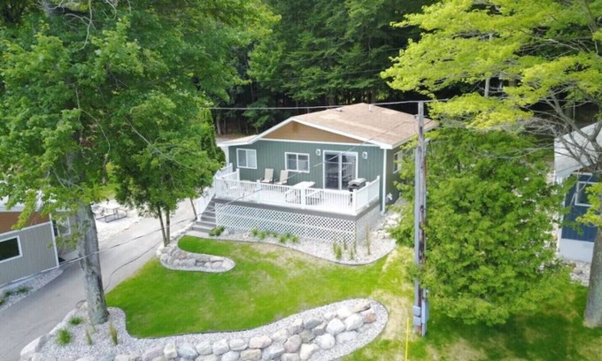 Ludington Cabaña | BIRCH - Grace Landing Cottages With Stunning Sunsets Over Hamlin Lake