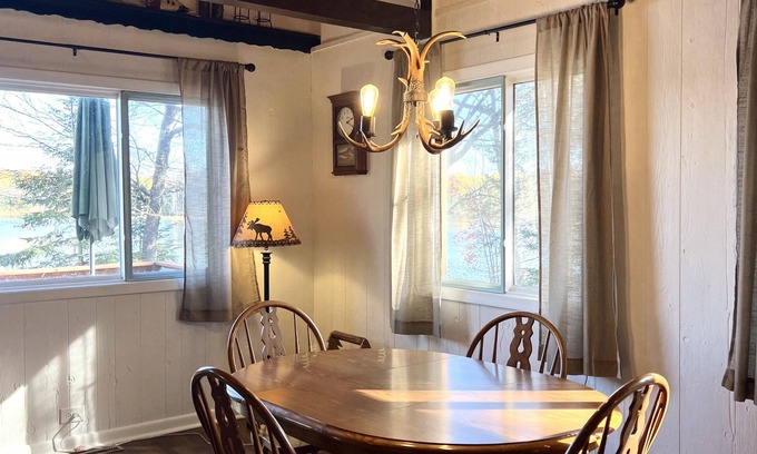 Presque Isle Cabina | Birch Lake Haven! Direct Trail Access!