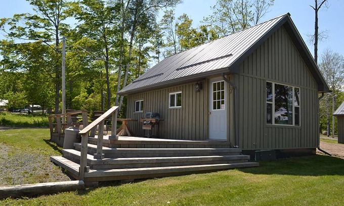 Algoma District Cabaña | Birchland Cottages