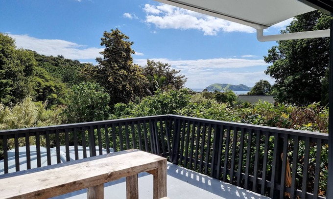 Te Kouma Casa | Bird Oasis on Kowhai - Peaceful. Close to Beach & Boat Ramp