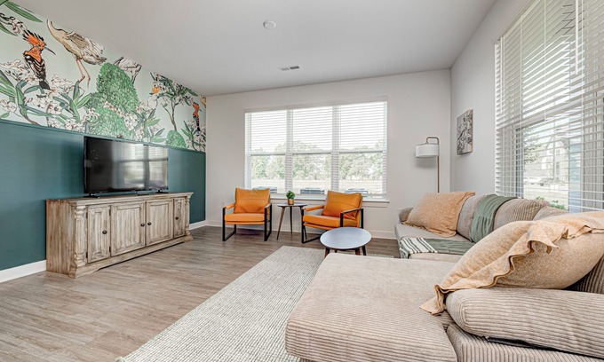 Noblesville Apartamento | BIRD SANCTUARY - KING BED/QUEEN BED