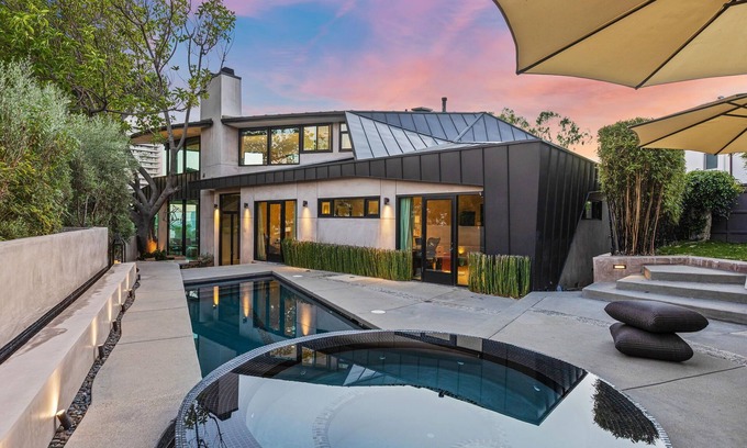 Mid-Wilshire Casa | Bird Street Home minutes away from Sunset Strip