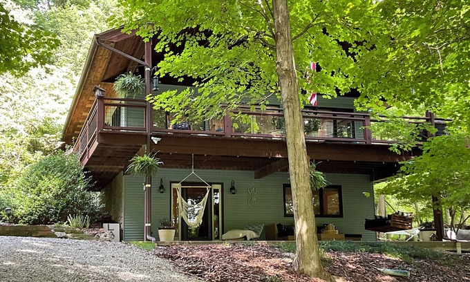 Howard Casa | Birds Eye Retreat in Apple Valley Lake, Howard, Ohio