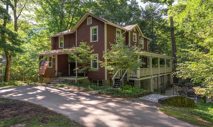 Montreat Casa | Birdwood | Renovated Historic Montreat Home with Deck, Fire Pit & 2 Grills!