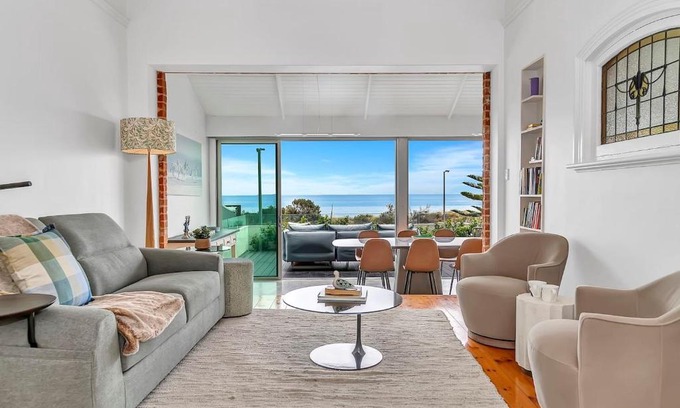 Grange Casa | Birdy Beach House - An Idyllic Oceanfront Lifestyle