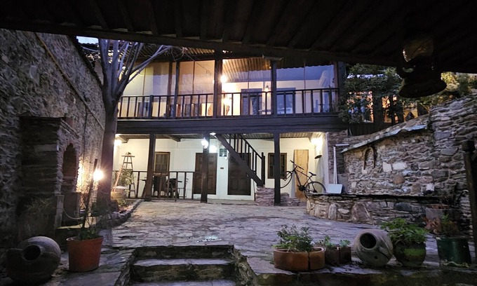 Birgi Casa | Birgi Mai Siyah Konak; Osmanlı döneminden kalma bağımsız girişli evler.