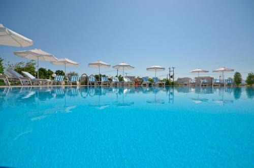 Agios Prokopios Apartamento | Birikos Hotel & Suites