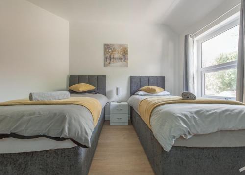 Erdington Apartamento | Birmingham Contractor House sleeps 8 Private Garden near M6 Motorway Business Wi-FI