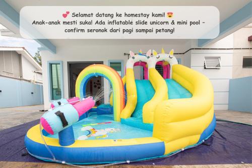Si Rusa Casa | Biru Home PD Famili Selesa Suppa Pool & Aircond
