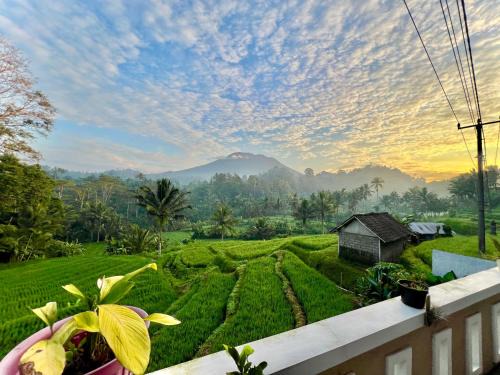 Sidemen Casa | Bisbis House Iseh village
