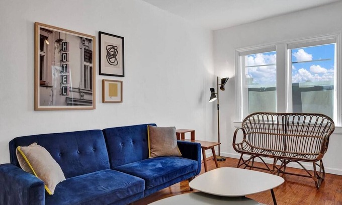 Northeast Miami Casa | Biscayne Deluxe Unit, 2br/1bath, Free Parking, Garden & Bbq!