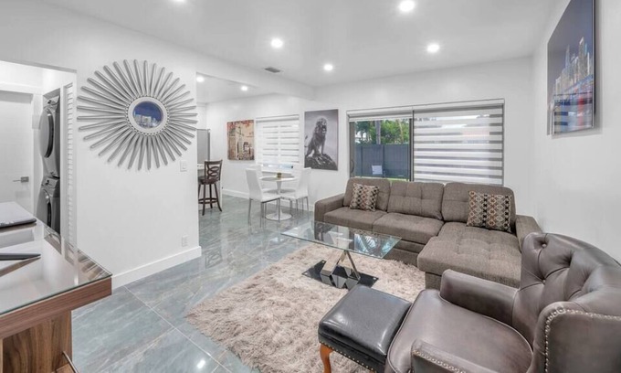 Biscayne Park Casa | Biscayne Park - Renovated & Charming Duplex w/Pool