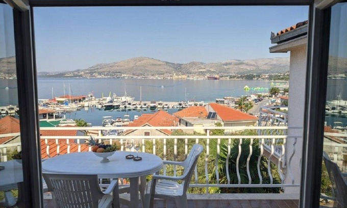 Okrug Gornji Apartamento | Biserka - 50 m From Beach - A6