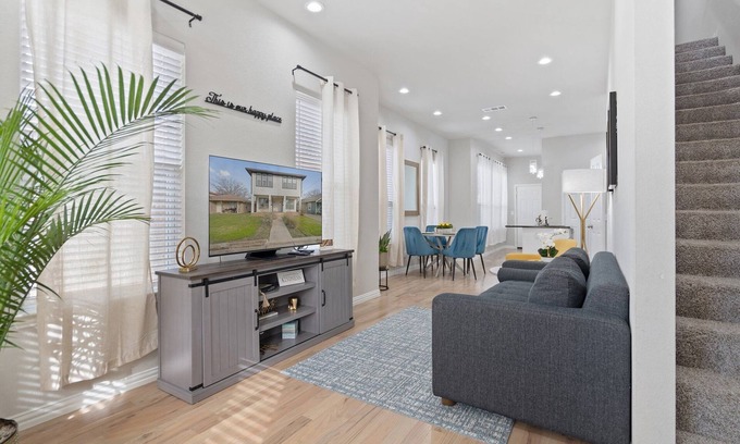 Oak Cliff Casa | Bishop Arts Duplex w/ Yard – Pet Friendly 3BR/2.5BA